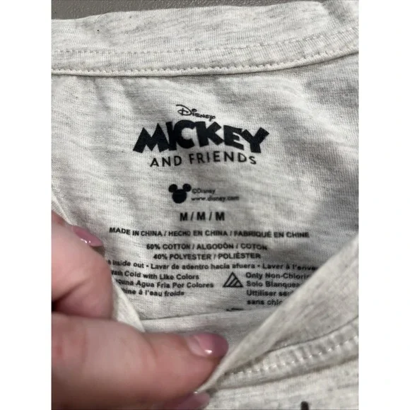 Mickey And Friends T-shirt Women's Size Medium Minnie And Mickey Under The Stars - Picture 2 of 3